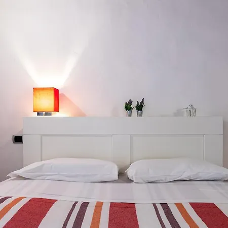 Sant'ambrogio Colorful Apartment *