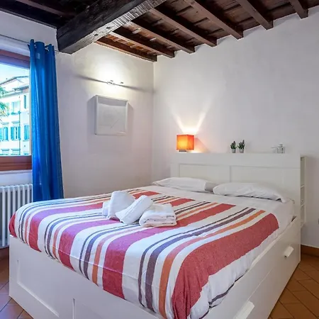 Guesthost - Santambrogio Colorful Appartement