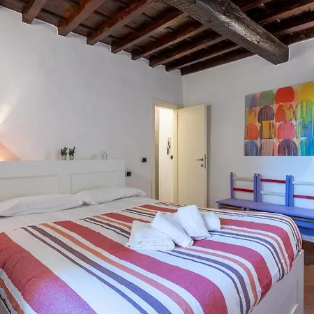 Sant'ambrogio Colorful Apartment *